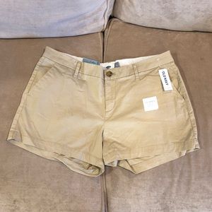 BNWT old navy khaki shorts size 6